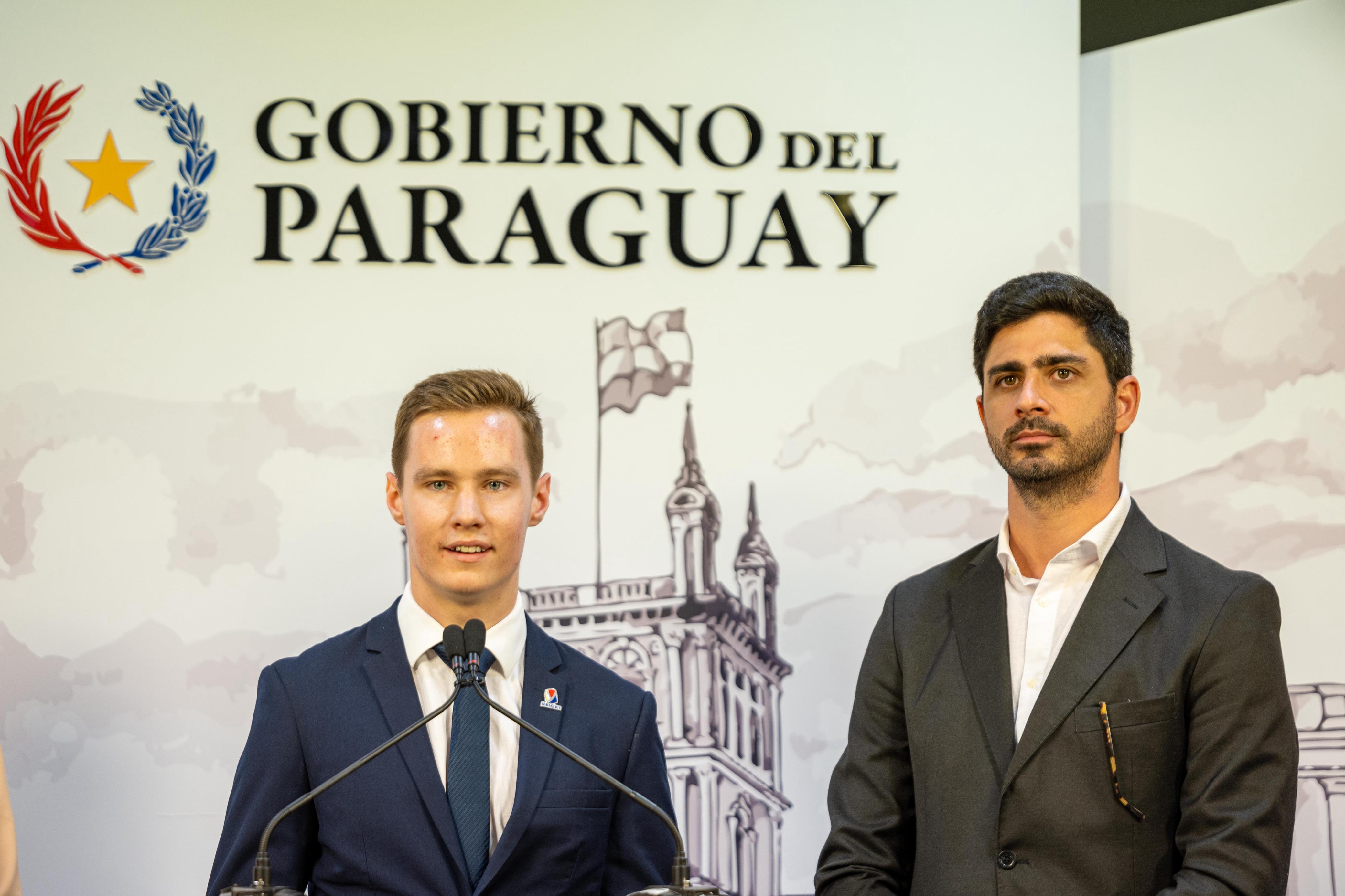 Presidente Peña reafirma apoyo al deporte motor: “Joshua es un símbolo para muchos jóvenes”