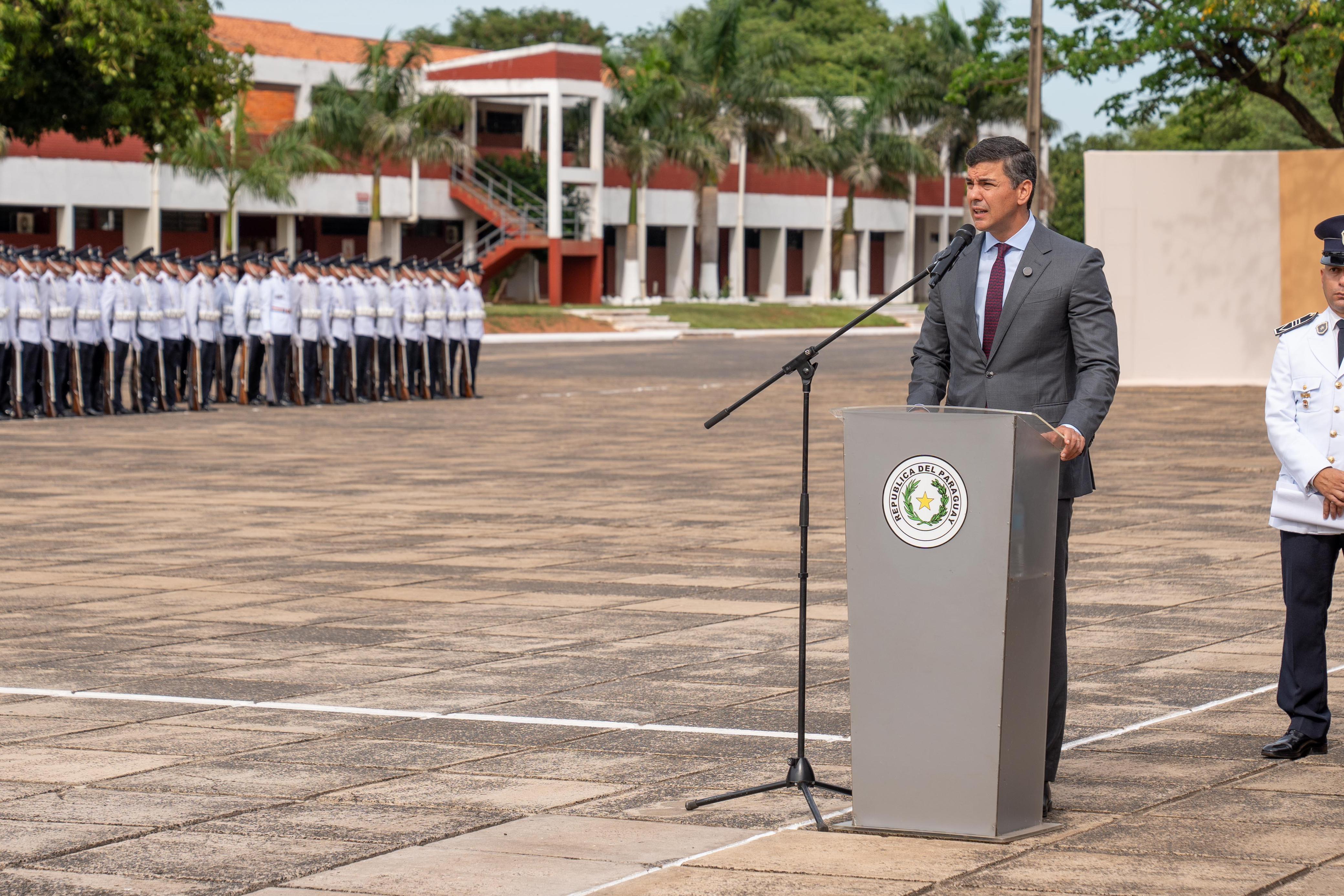 Presidente Peña destacó esfuerzo y dedicación de oficiales en acto de egreso de nuevos policías