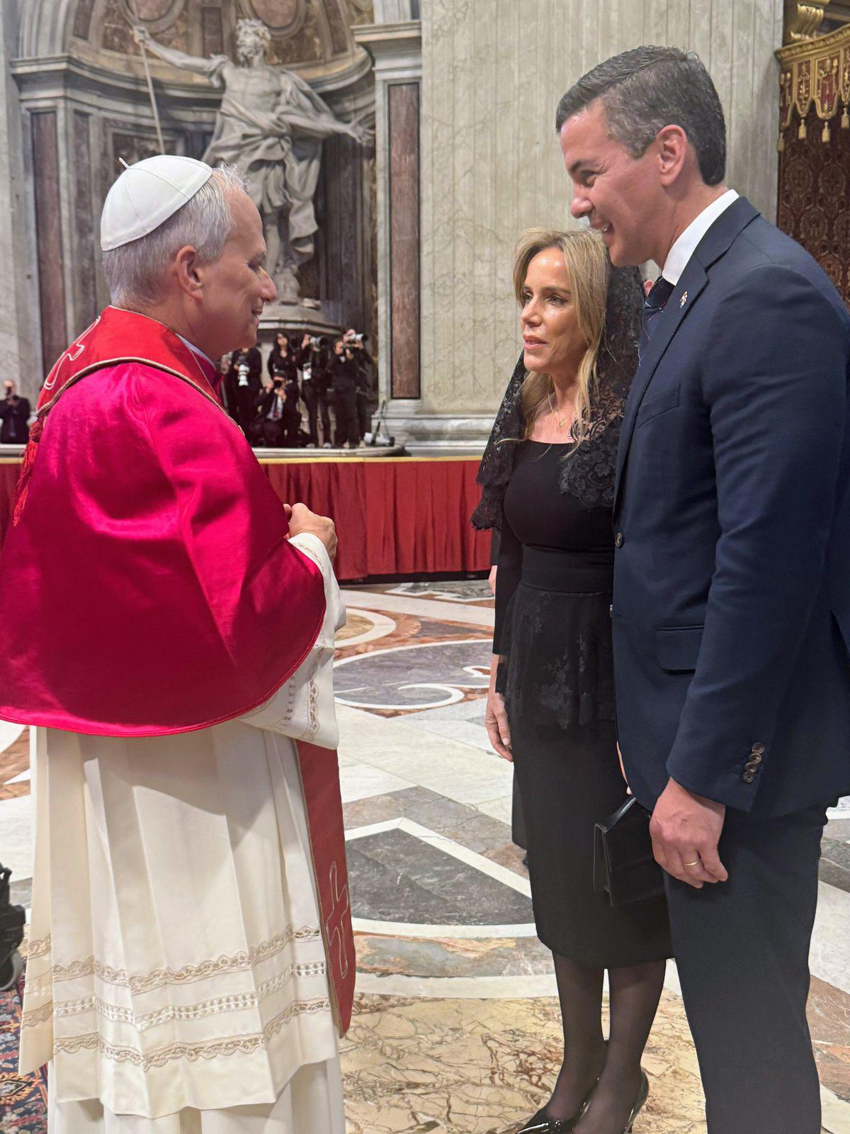 El presidente Santiago Peña participó de la entronización del Papa León XIV en el Vaticano