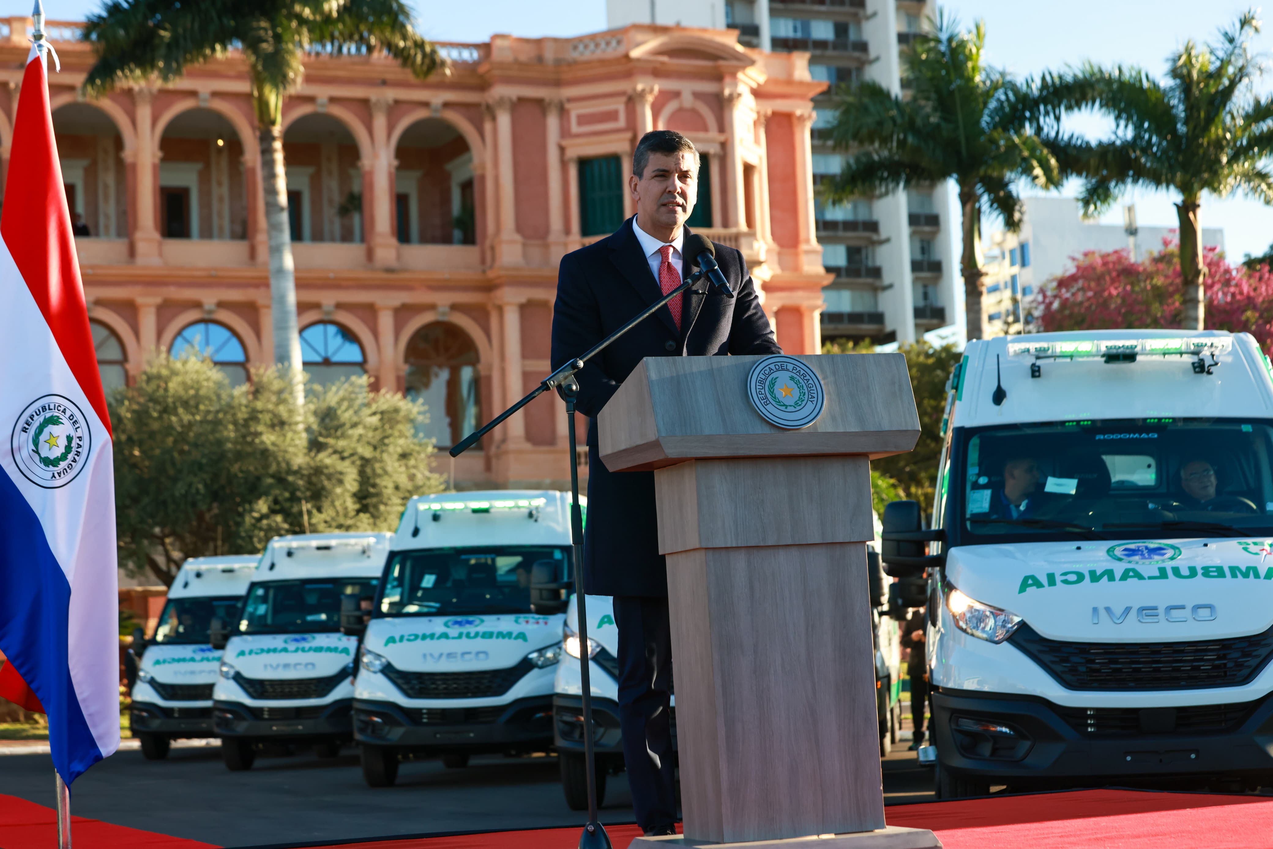 El Presidente Peña refuerza el sistema de salud con nuevas ambulancias de terapia intensiva