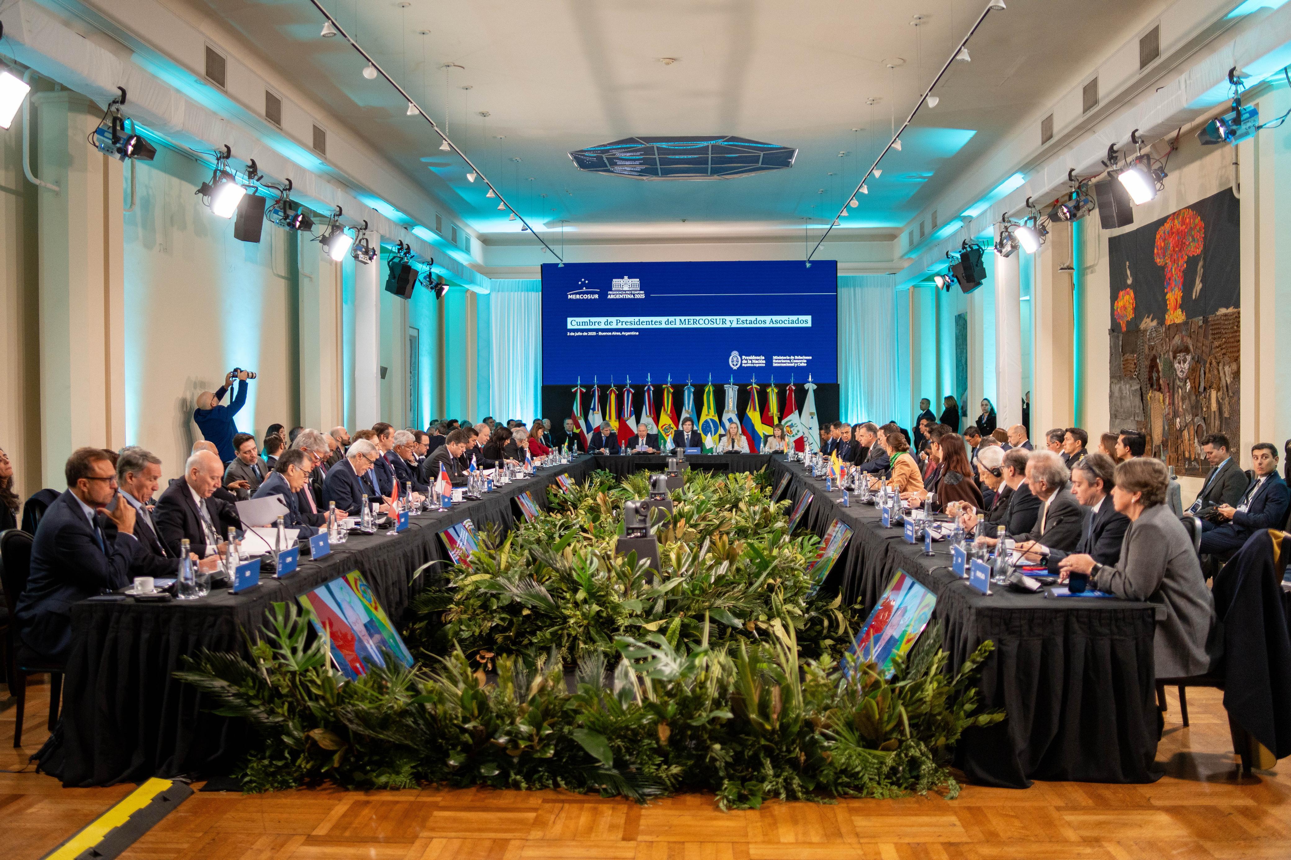 El presidente Peña participó de la Cumbre del Mercosur en Buenos Aires y llamó a construir una integración más firme y dinámica