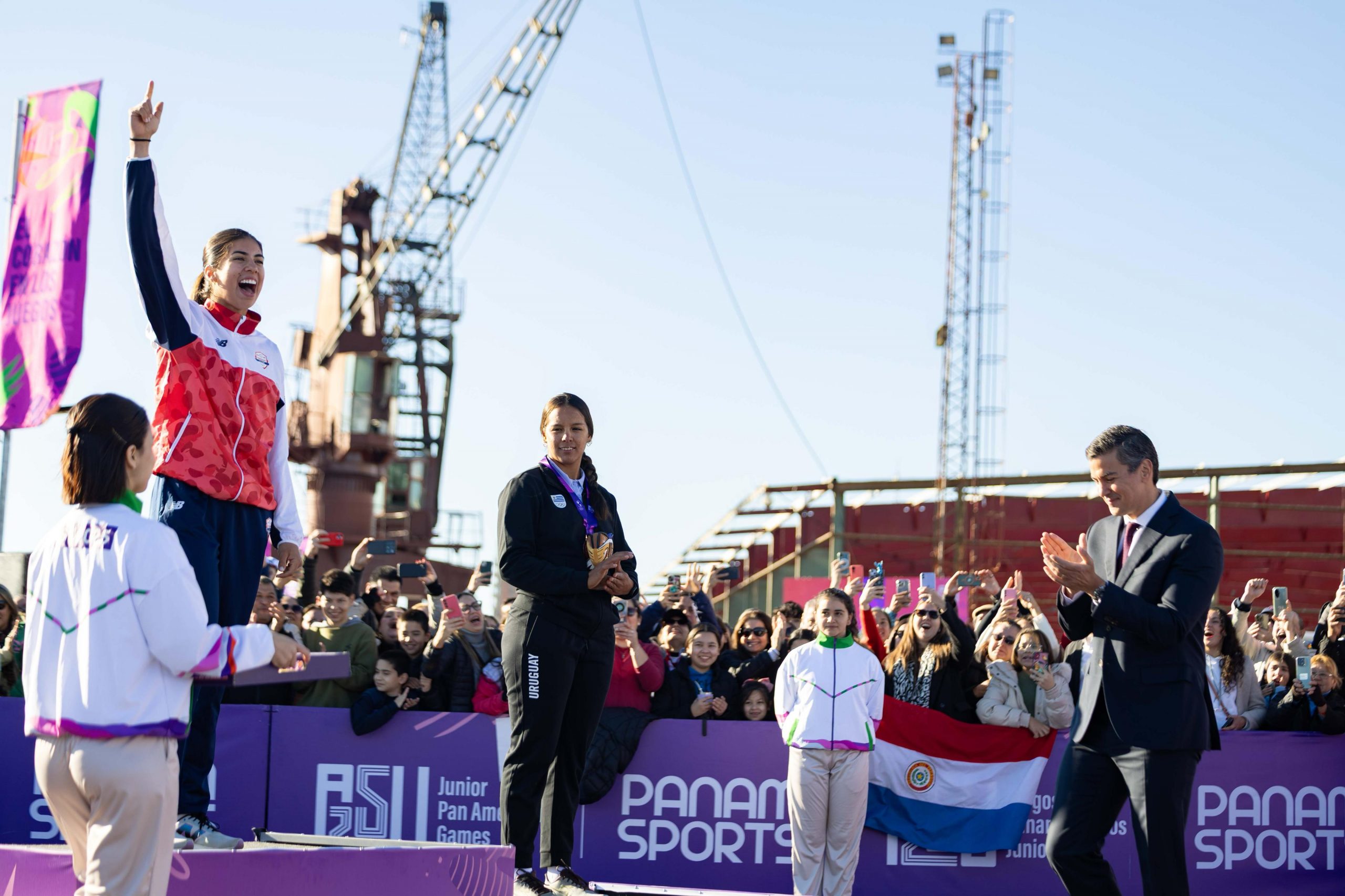 Presidente Peña entregó la primera medalla de oro en remo de Paraguay marcando historia en los Panamericanos Junior 2025