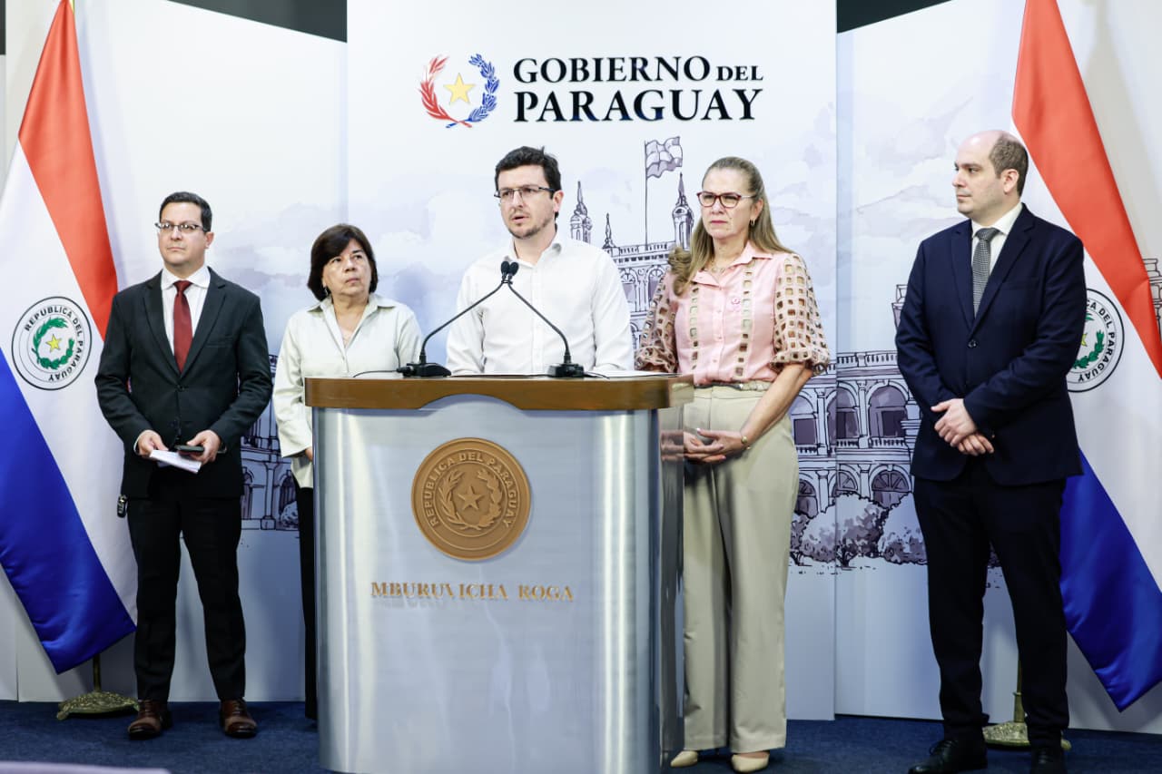 Gobierno del Paraguay impulsa modernización sanitaria con gestión digital y expansión de terapias intensivas