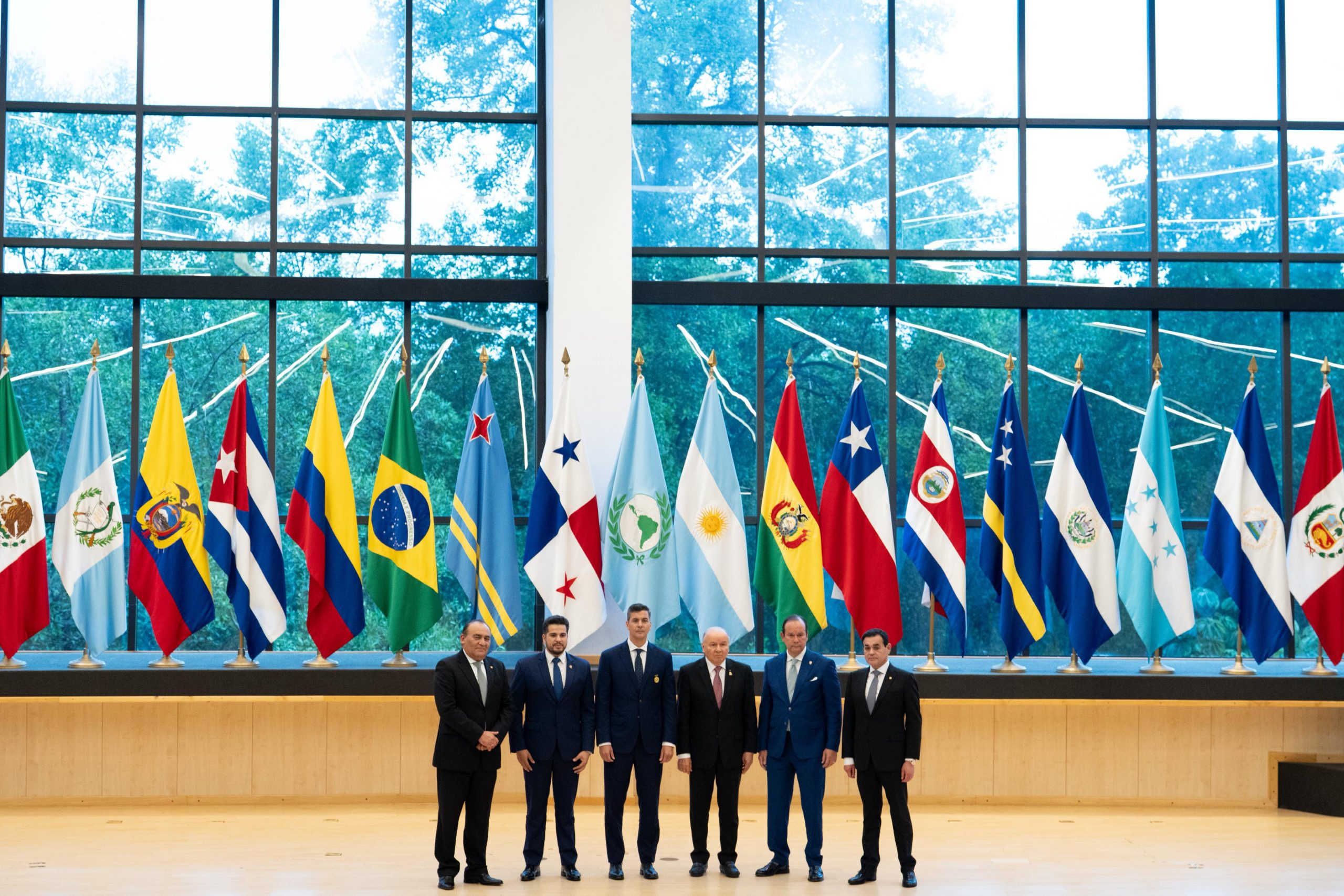 El presidente Santiago Peña participa en reunión con autoridades del PARLATINO El presidente Santiago Peña participa en reunión con autoridades del PARLATINO