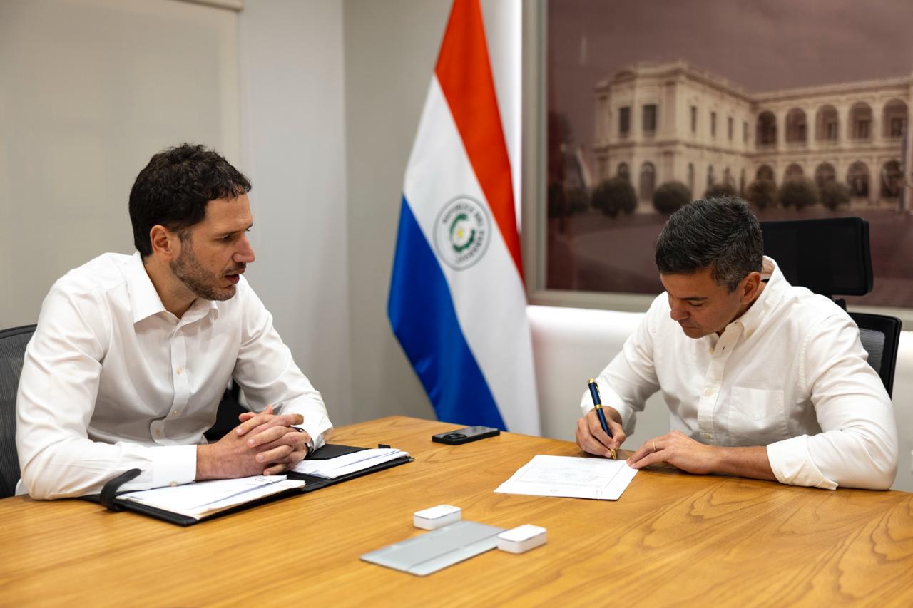 El Presidente Peña promulgó Ley que protege los ingresos de los servidores públicos El Presidente Peña promulgó Ley que protege los ingresos de los servidores públicos