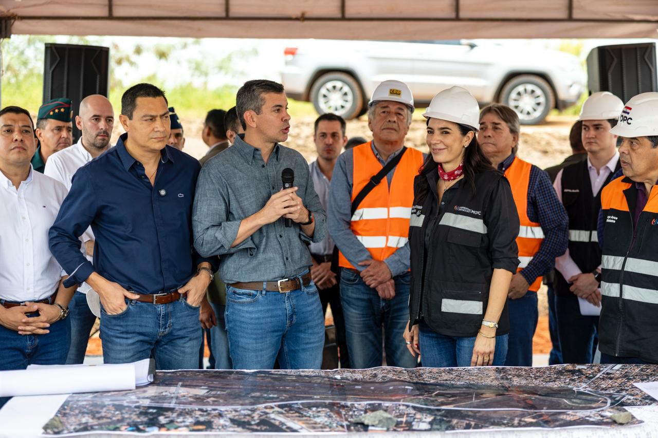 Presidente Peña supervisa el avance de las obras de ampliación de la Ruta D025 Presidente Peña supervisa el avance de las obras de ampliación de la Ruta D025