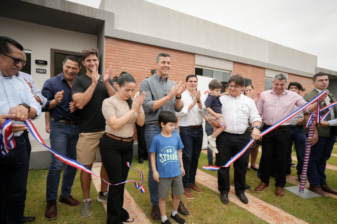 Presidente Santiago Peña anuncia ampliación de beneficios de Che Róga Porã 2.0 Presidente Santiago Peña anuncia ampliación de beneficios de Che Róga Porã 2.0