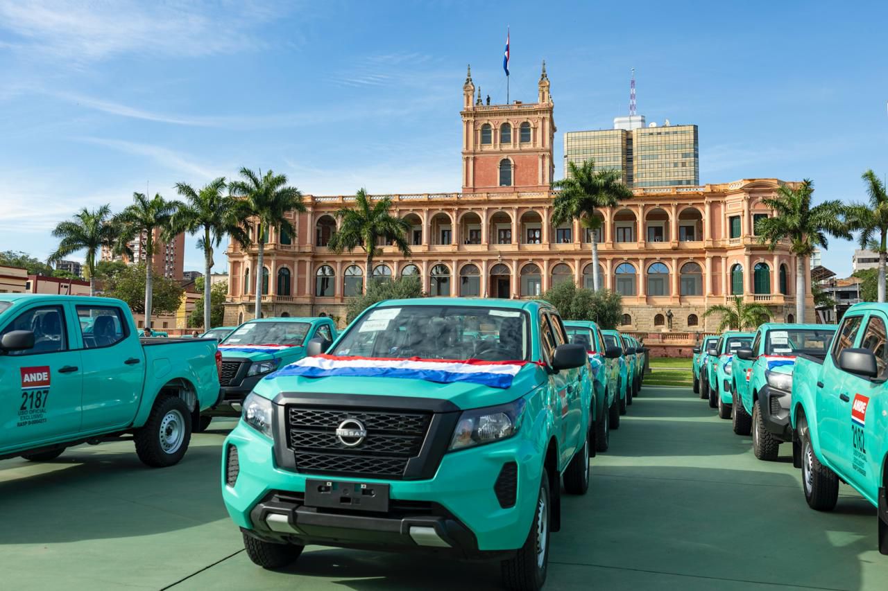 Gobierno del Paraguay fortalece la capacidad operativa de la ANDE con 50 nuevos móviles Gobierno del Paraguay fortalece la capacidad operativa de la ANDE con 50 nuevos móviles