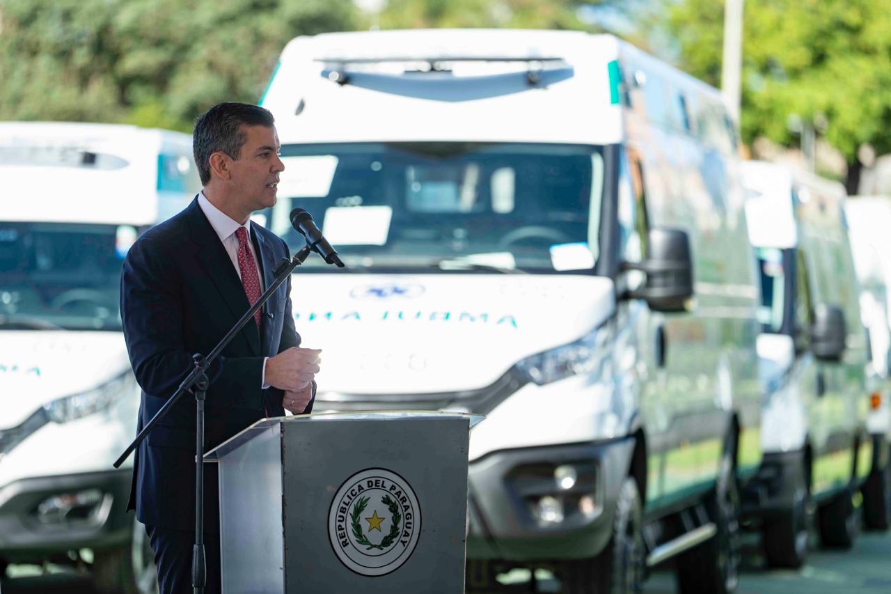 Gobierno entrega 48 nuevas ambulancias para fortalecer el servicio de emergencias en 16 departamentos Gobierno entrega 48 nuevas ambulancias para fortalecer el servicio de emergencias en 16 departamentos