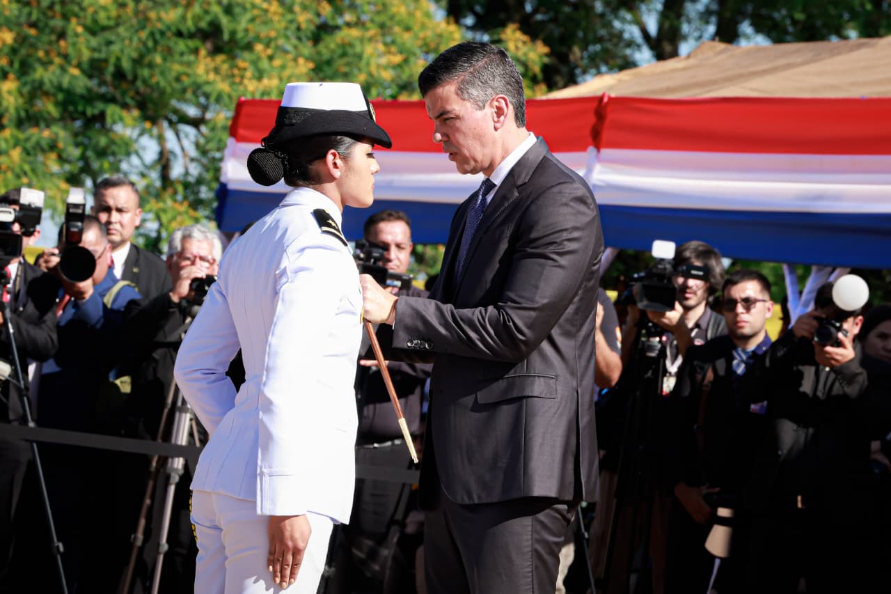 96 nuevos oficiales egresan de la Academia Militar “Mariscal Francisco Solano López” 96 nuevos oficiales egresan de la Academia Militar “Mariscal Francisco Solano López”