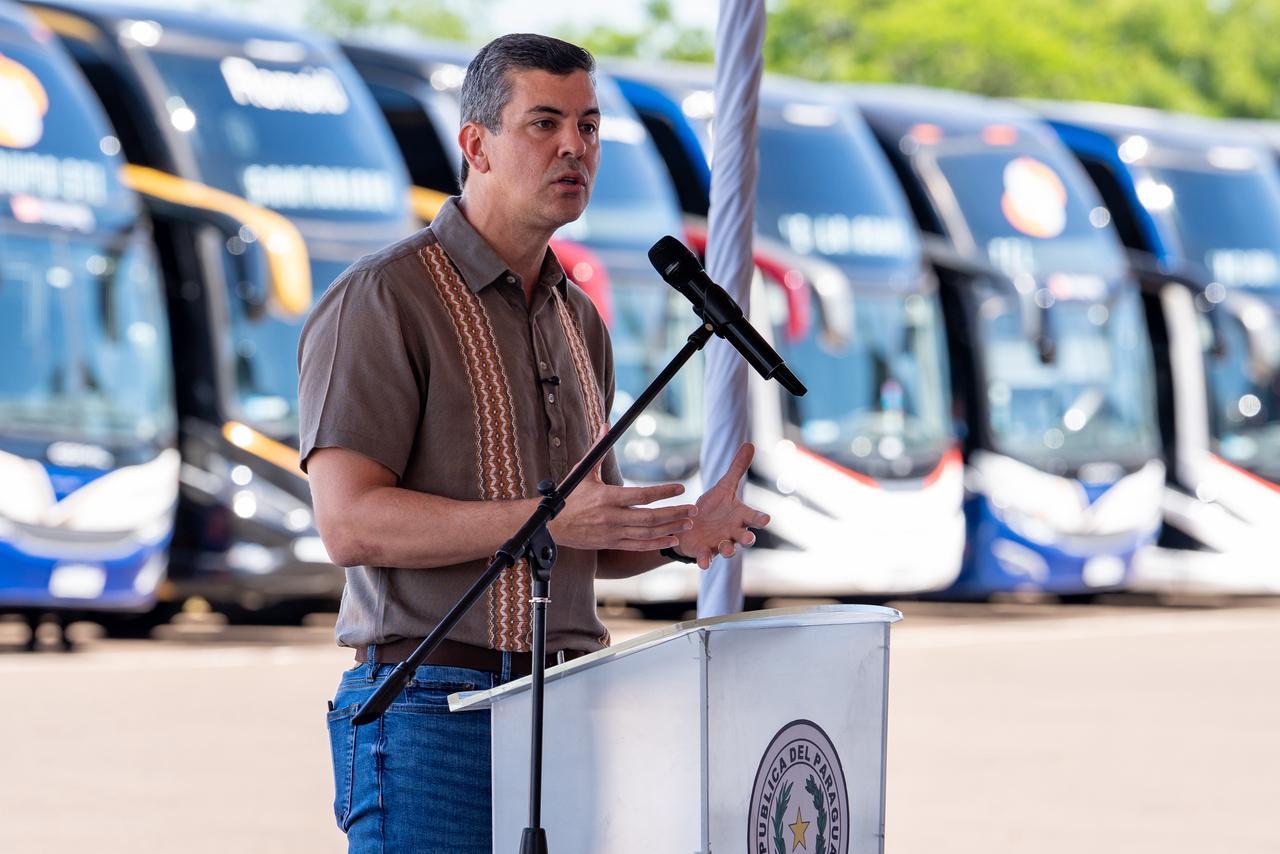 Modernización del transporte: DINATRAN presenta 77 nuevos buses