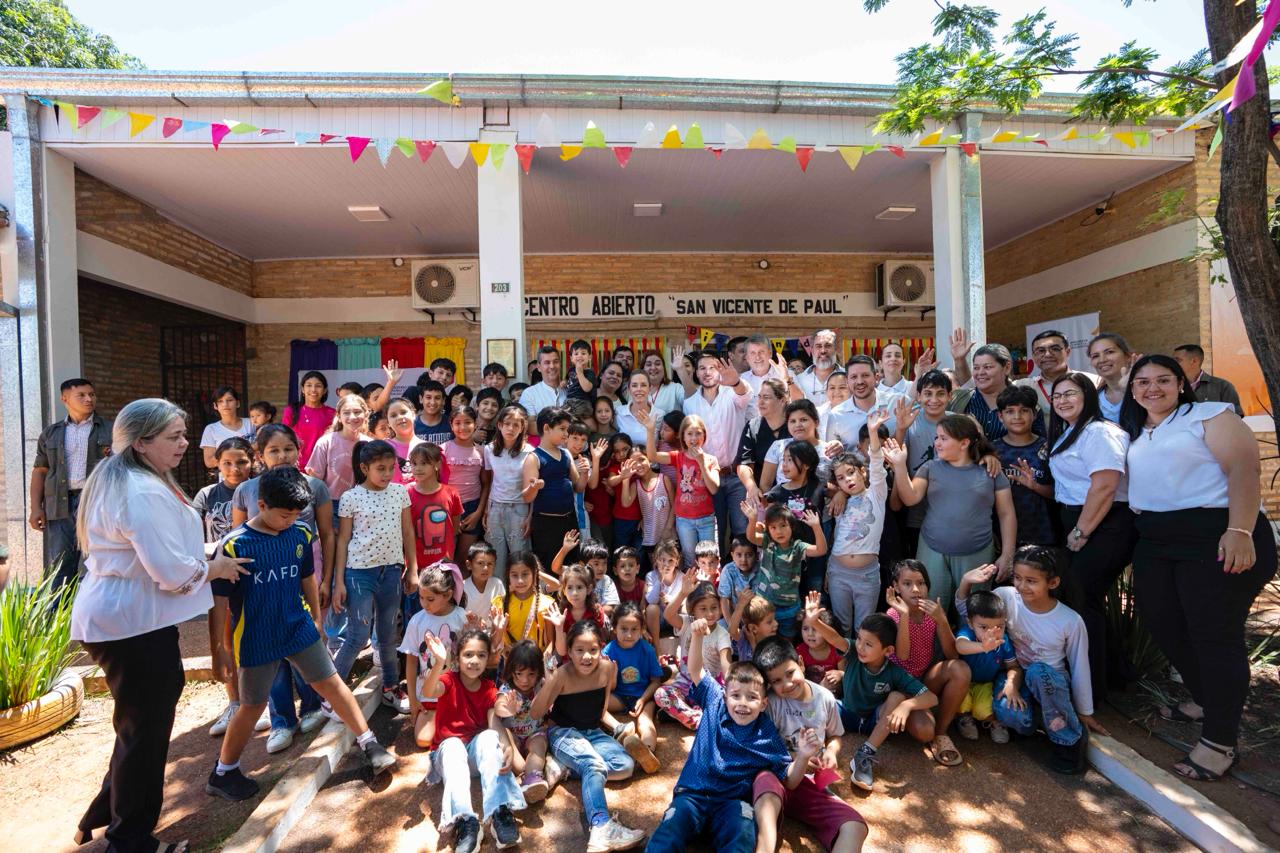 Gobierno del Paraguay acompaña a niños y familias del Programa Abrazo en su Centro Abierto de Arroyos y Esteros Gobierno del Paraguay acompaña a niños y familias del Programa Abrazo en su Centro Abierto de Arroyos y Esteros