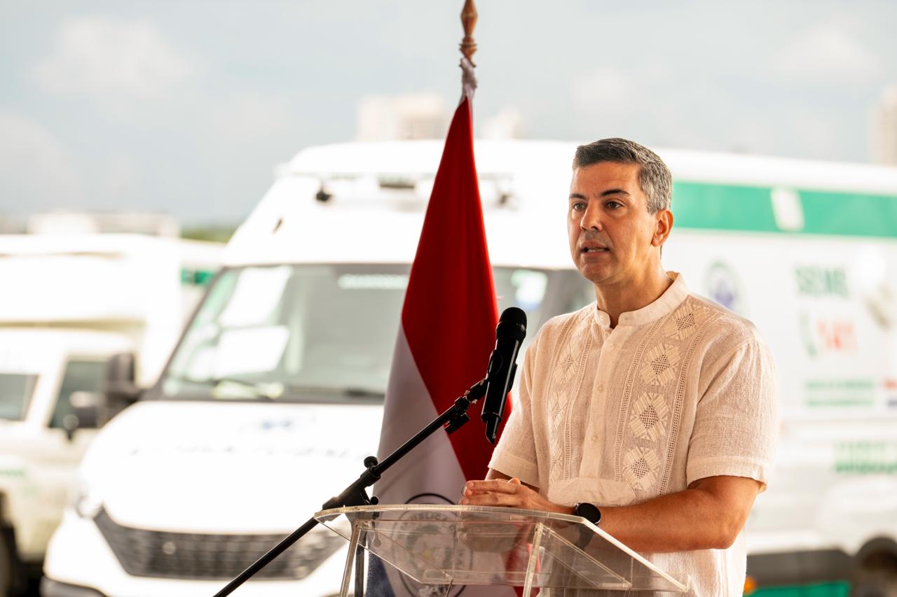 Presidente Peña entrega ambulancias y completa cobertura de emergencia en los 264 distritos del país