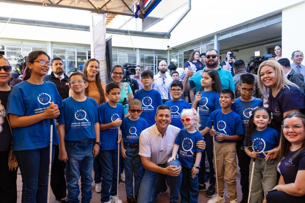 Presidente Peña impulsa educación más inclusiva con la entrega de dispositivos inteligentes Dot Pad