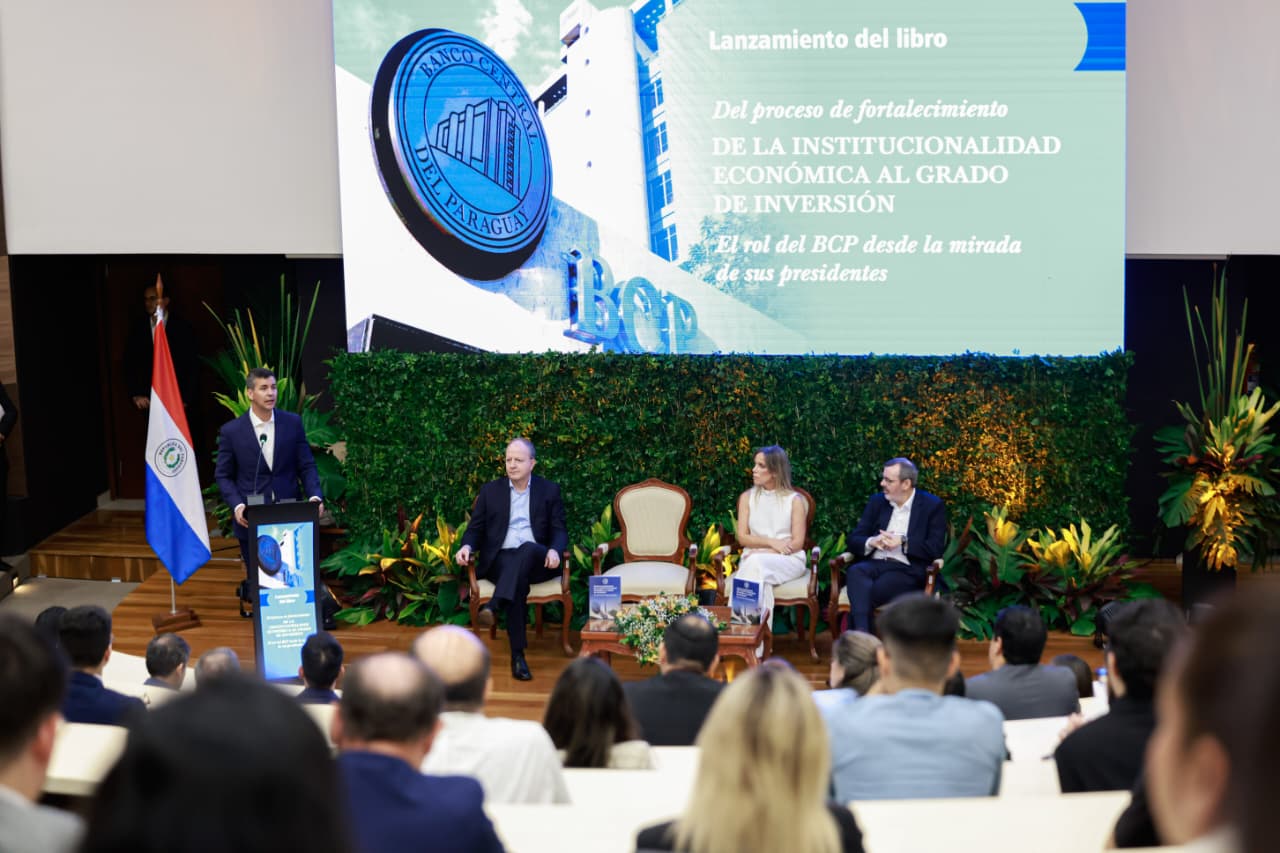 Un país que escribe su propio futuro: Paraguay celebra el libro que reconstruye el proceso histórico que llevó al grado de inversión