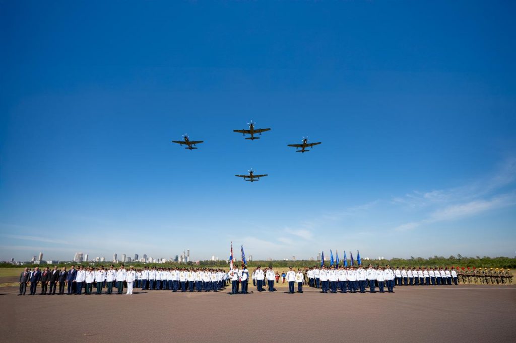 Presidente Peña encabezó la celebración del Día de la Fuerza Aérea Paraguaya con el egreso de 26 nuevos pilotos militares