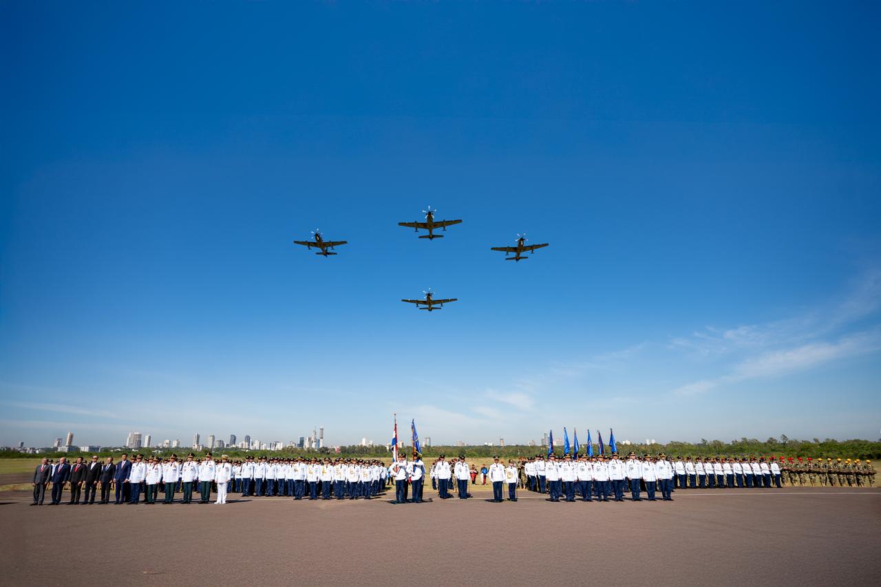 Presidente Peña encabezó la celebración del Día de la Fuerza Aérea Paraguaya con el egreso de 26 nuevos pilotos militares
