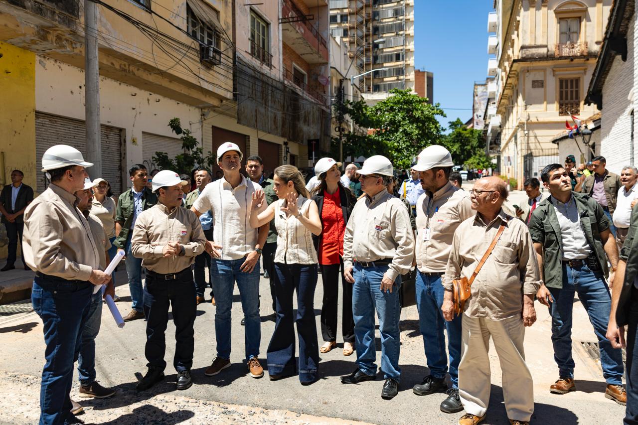 Presidente Peña verifica avances de obras eléctricas subterráneas y nuevo sistema de iluminación LED en el Centro Histórico de Asunción