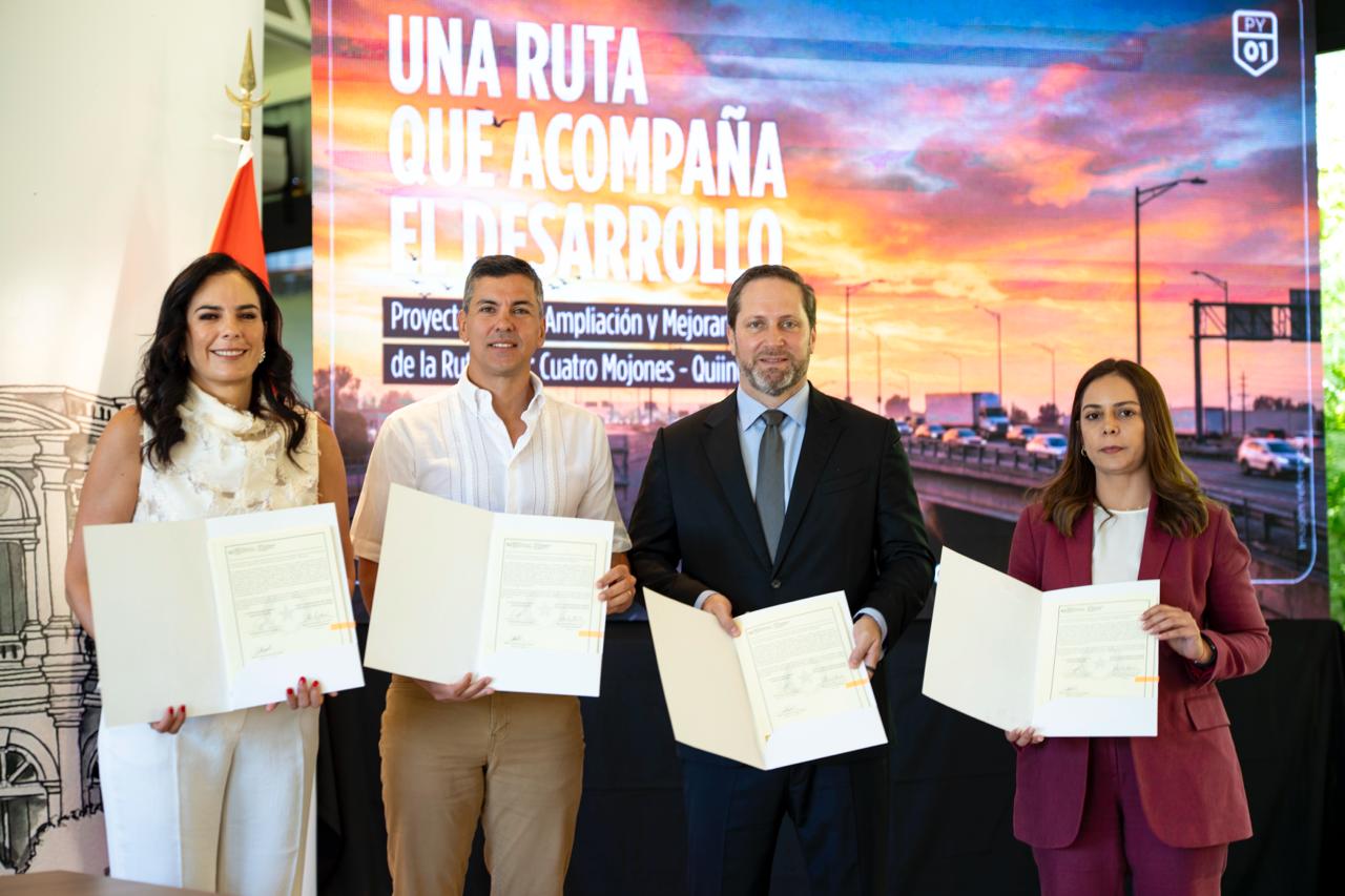 Presidente Peña lidera la firma del contrato que inicia la ampliación y modernización de la ruta PY01 vía APP