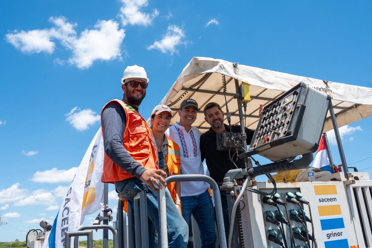 Primera vertida de concreto marca inicio histórico de pavimento rígido en la ruta Concepción–Pozo Colorado