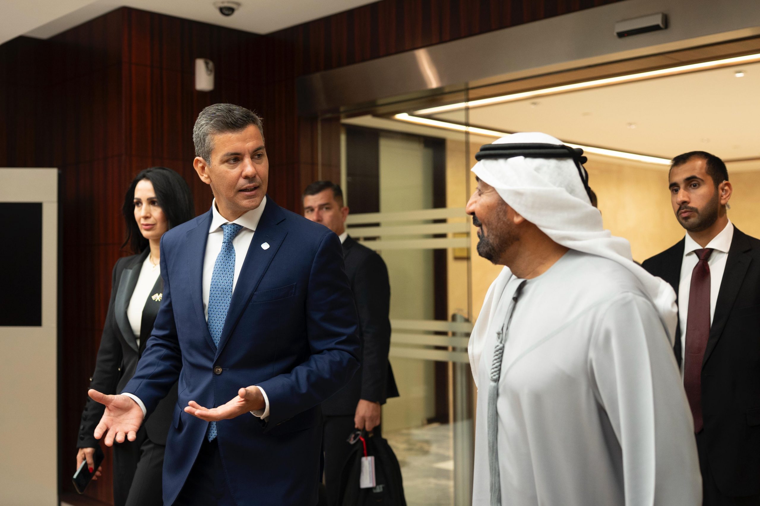 El Presidente Santiago Peña se reunió con el CEO de Emirates y Presidente de la Autoridad de Aviación Civil de Dubái El Presidente Santiago Peña se reunió con el CEO de Emirates y Presidente de la Autoridad de Aviación Civil de Dubái