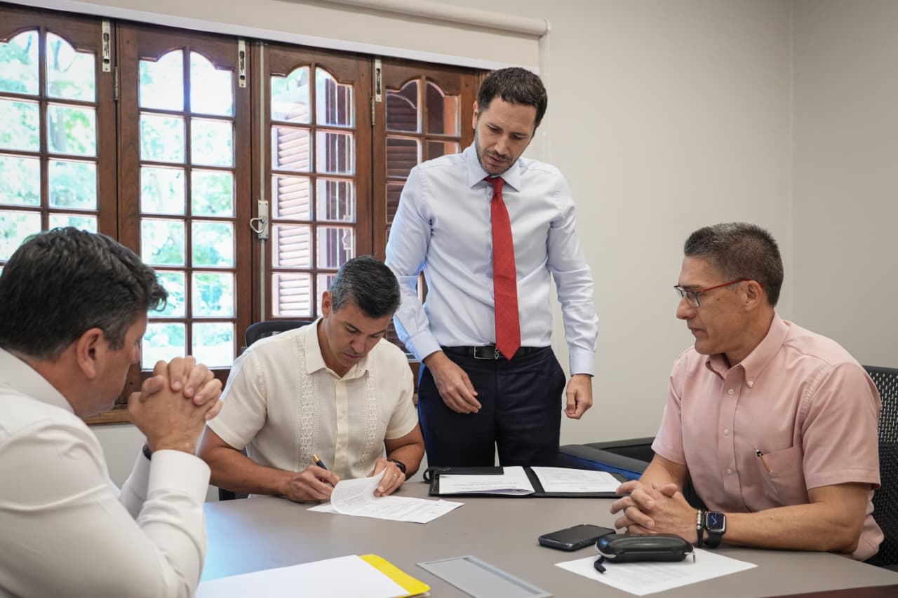 Presidente Peña anuncia cambios en PETROPAR y designa a William Wilka al frente de la empresa estatal