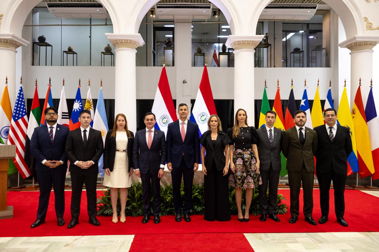 Nuevos diplomáticos se incorporan al servicio exterior y fortalecen la presencia del Paraguay en el mundo