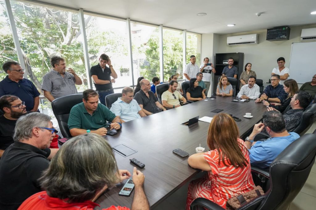 Acuerdo entre gobierno y transportistas permite levantar el paro y normalizar el transporte público