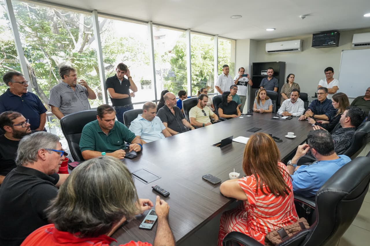 Acuerdo entre gobierno y transportistas permite levantar el paro y normalizar el transporte público
