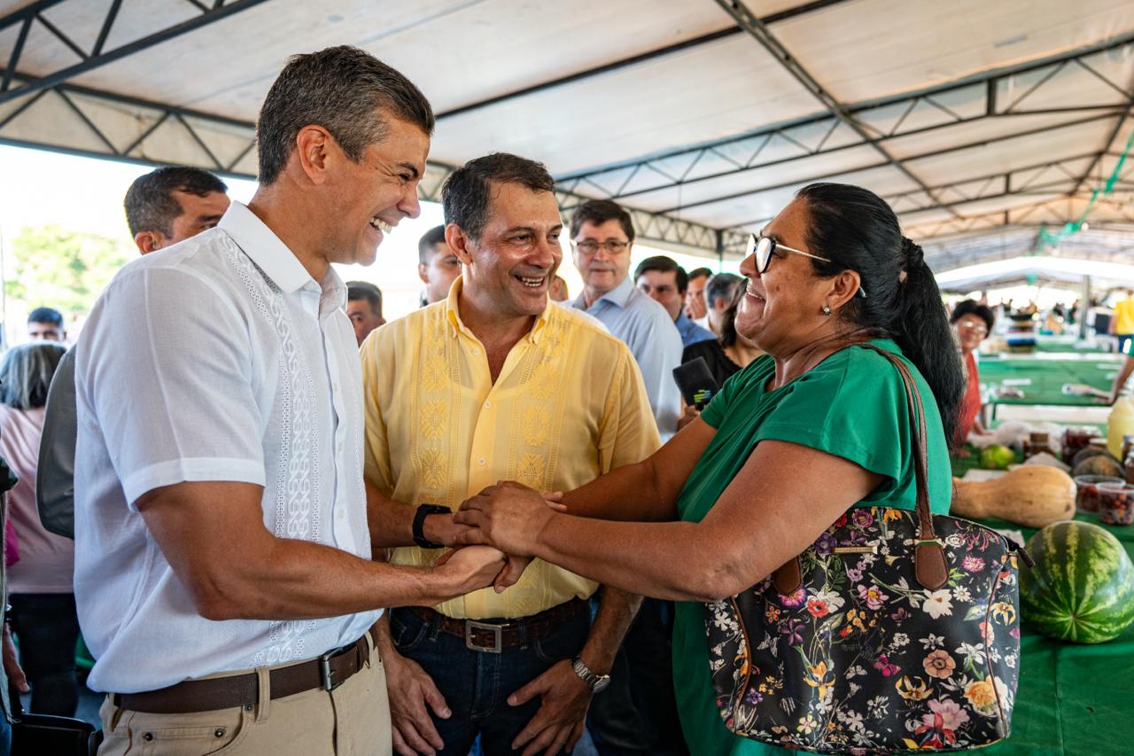 Semana Santa Ra’arõvo: Presidente Peña recorre feria de agricultura familiar
