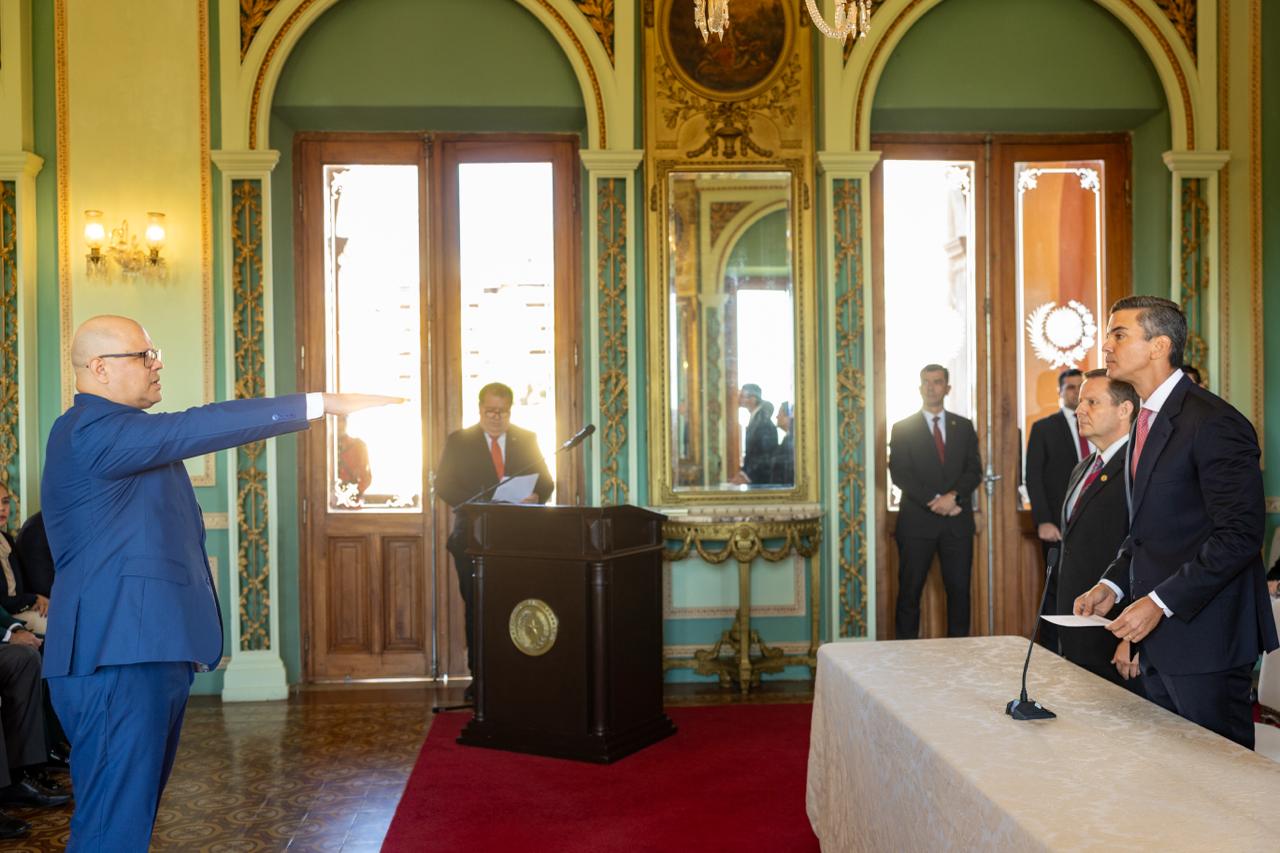 Presidente Peña tomo juramento al nuevo ministro de Economía Presidente Peña tomo juramento al nuevo ministro de Economía