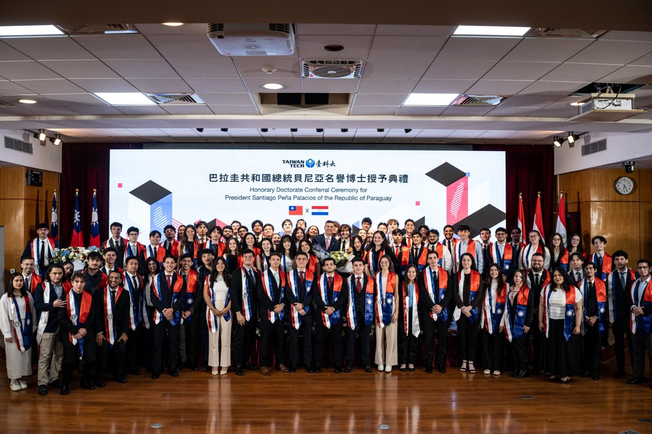 Presidente Peña se reúne con becarios paraguayos de la Taiwan Tech