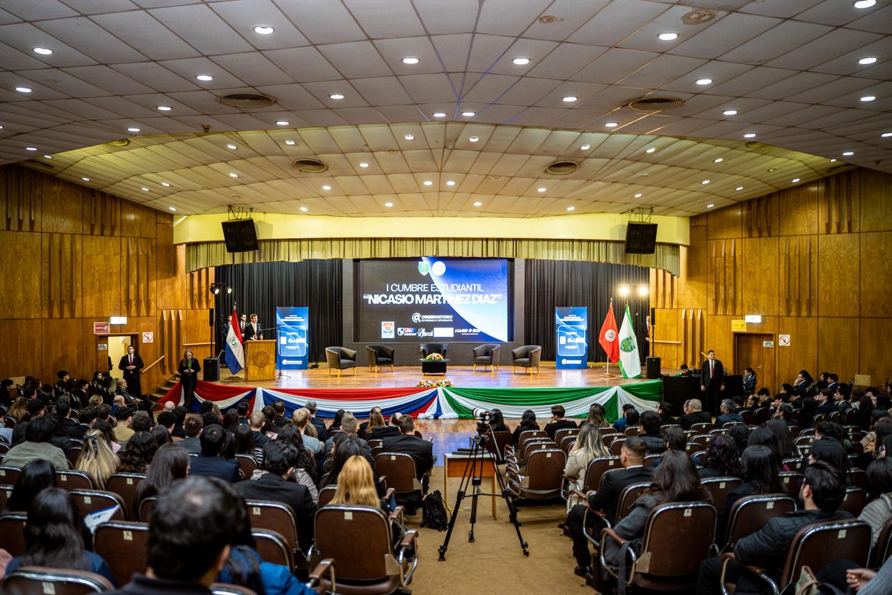 Presidente Peña participa de la primera Cumbre Estudiantil por el Día del Economista Paraguayo Presidente Peña participa de la primera Cumbre Estudiantil por el Día del Economista Paraguayo