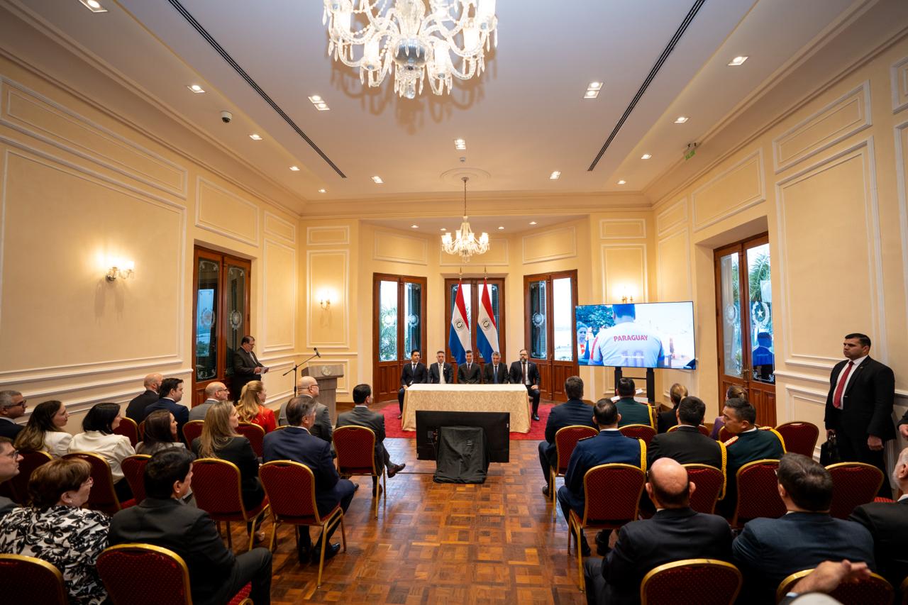 Gobierno del Paraguay lleva conectividad a escuelas, centros de salud y comunidades que estuvieron años aisladas Gobierno del Paraguay lleva conectividad a escuelas, centros de salud y comunidades que estuvieron años aisladas