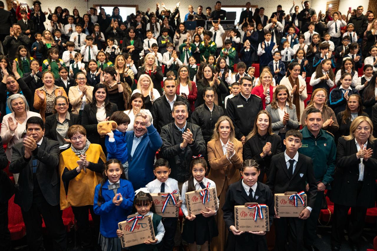 Gobierno del Paraguay impulsa una de las mayores distribuciones de materiales de lectura realizadas en el sistema educativo Nacional Gobierno del Paraguay impulsa una de las mayores distribuciones de materiales de lectura realizadas en el sistema educativo Nacional