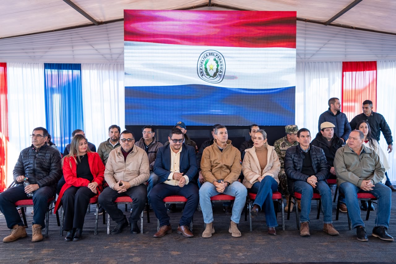 Presidente Peña inaugura 62 viviendas en Caapucú y reafirma su compromiso con el desarrollo del interior del país Presidente Peña inaugura 62 viviendas en Caapucú y reafirma su compromiso con el desarrollo del interior del país