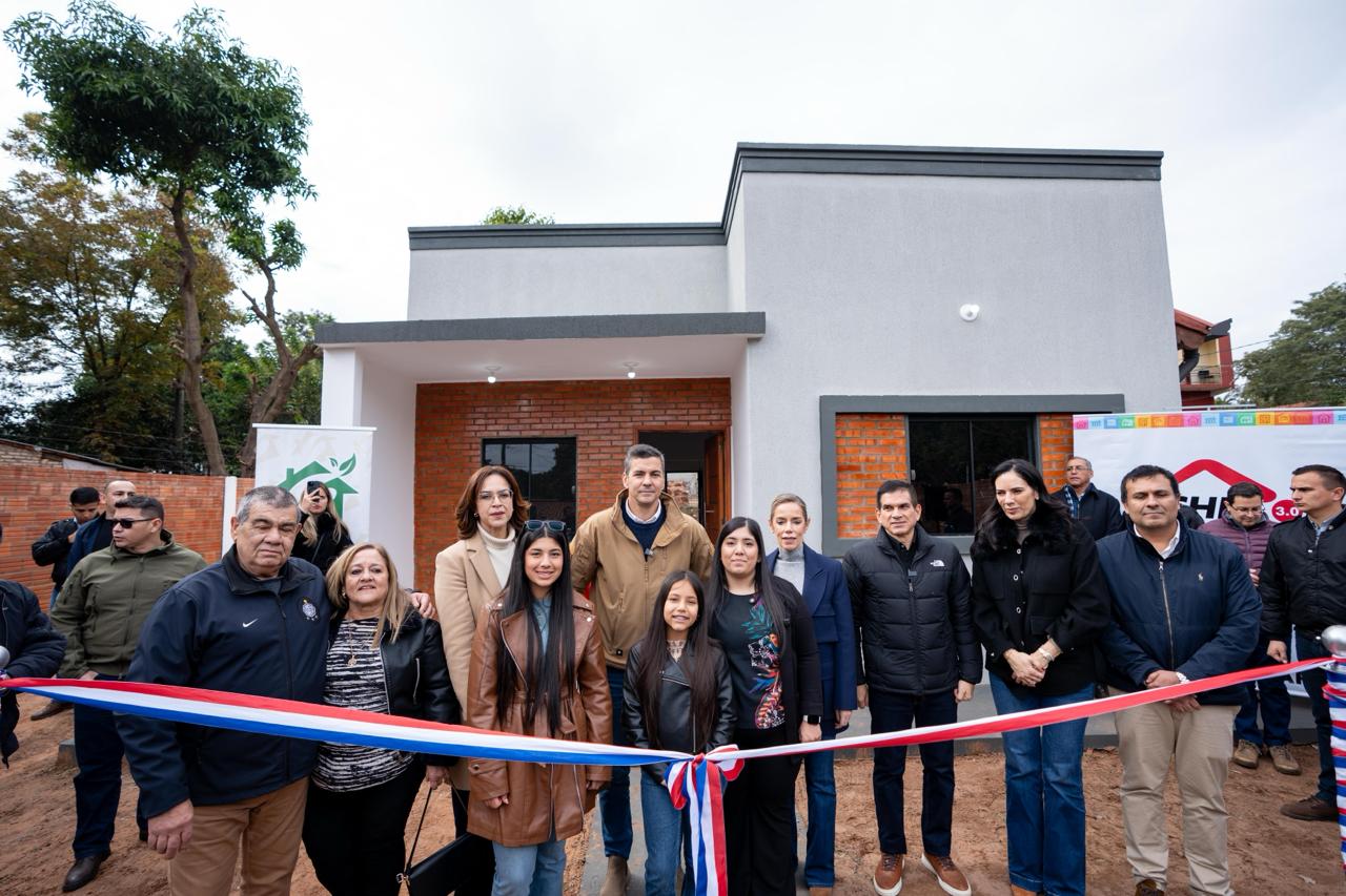 Paraguayos en el exterior ya acceden a su vivienda a través de Che Róga Porã Paraguayos en el exterior ya acceden a su vivienda a través de Che Róga Porã