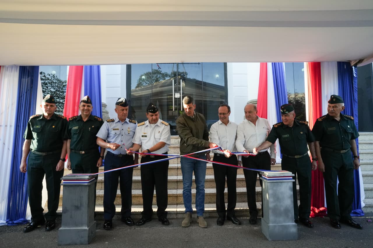 Presidente Peña inauguró nuevos espacios para fortalecer las capacidades estratégicas de la Armada Paraguaya